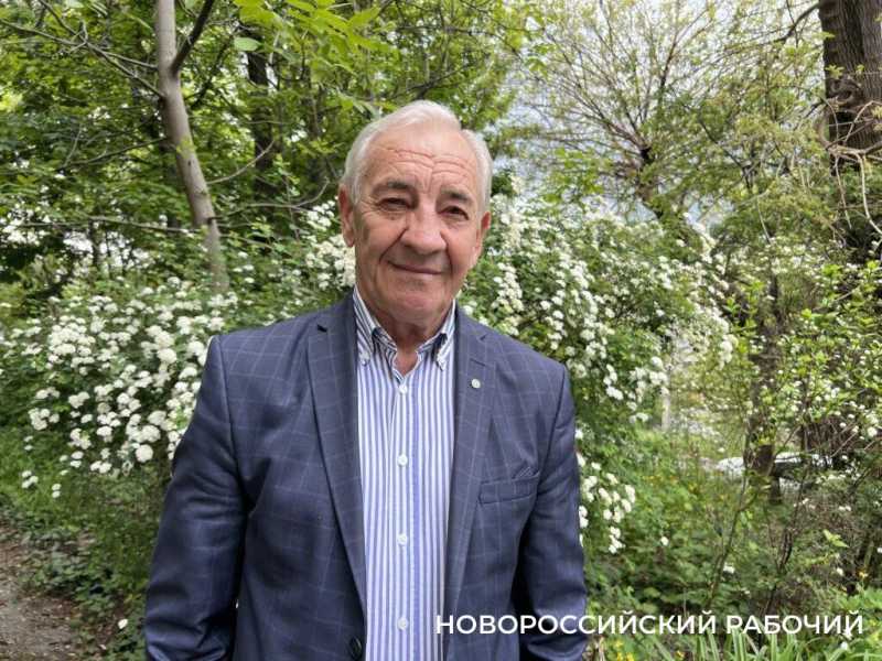 Новороссийский общественный деятель выпустил сборник стихов &laquo;Пятнашки&raquo;