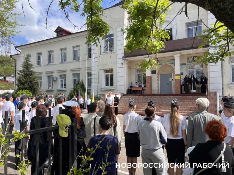 Родители Новороссийска уверены, что у них «украли» кадетскую школу. Что скажут краевые чиновники?