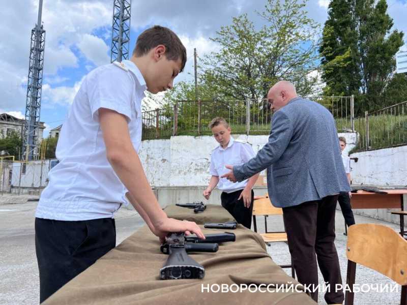 Родители Новороссийска уверены, что у них «украли» кадетскую школу. Что скажут краевые чиновники?