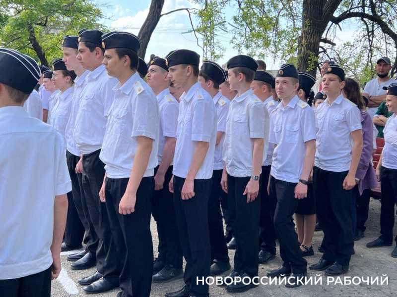 Родители Новороссийска уверены, что у них «украли» кадетскую школу. Что скажут краевые чиновники?