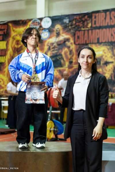 Три рекорда и победа! Особенный новороссиец покорил чемпионат Евразии