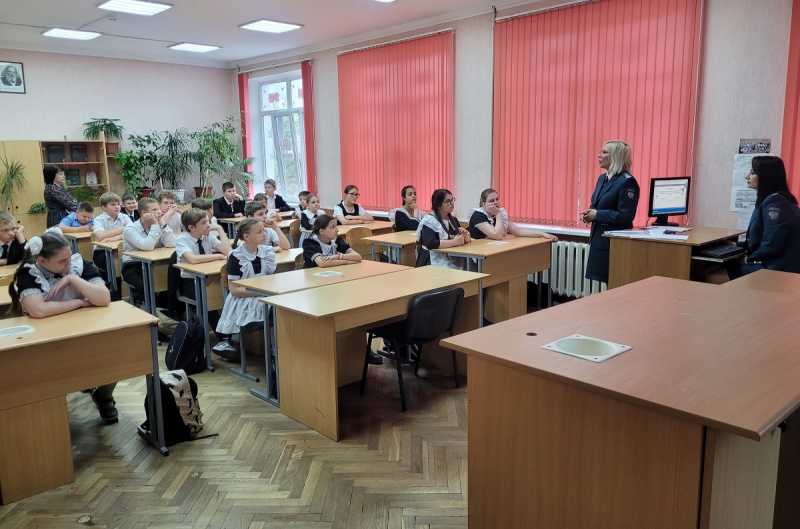 Ученики школы №6 г. Кропоткина выучили основы налогообложения на уроке &laquo;юНГа&raquo;