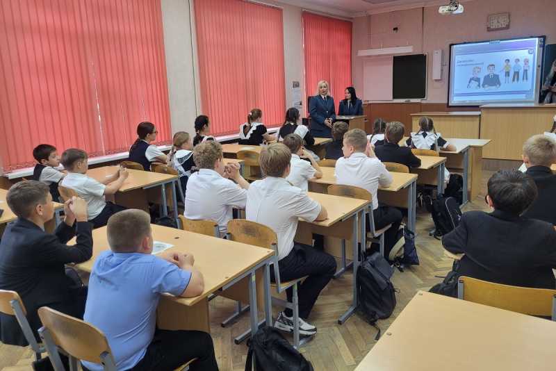 Ученики школы №6 г. Кропоткина выучили основы налогообложения на уроке &laquo;юНГа&raquo;