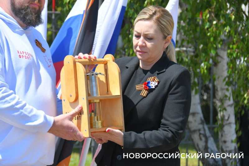 В Новороссийск привезли частицу Вечного огня, взятого у Кремлевской стены. Фоторепортаж «НР»