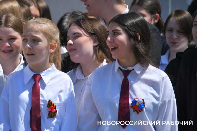 В Новороссийск привезли частицу Вечного огня, взятого у Кремлевской стены. Фоторепортаж «НР»
