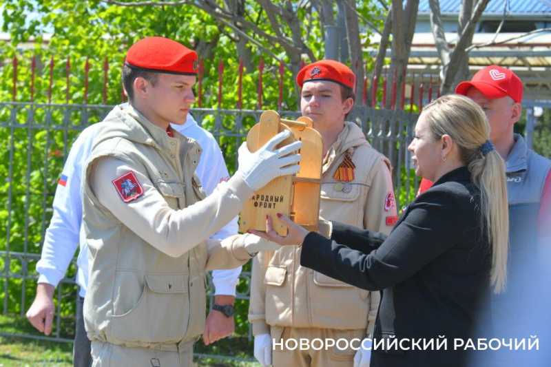 В Новороссийск привезли частицу Вечного огня, взятого у Кремлевской стены. Фоторепортаж «НР»
