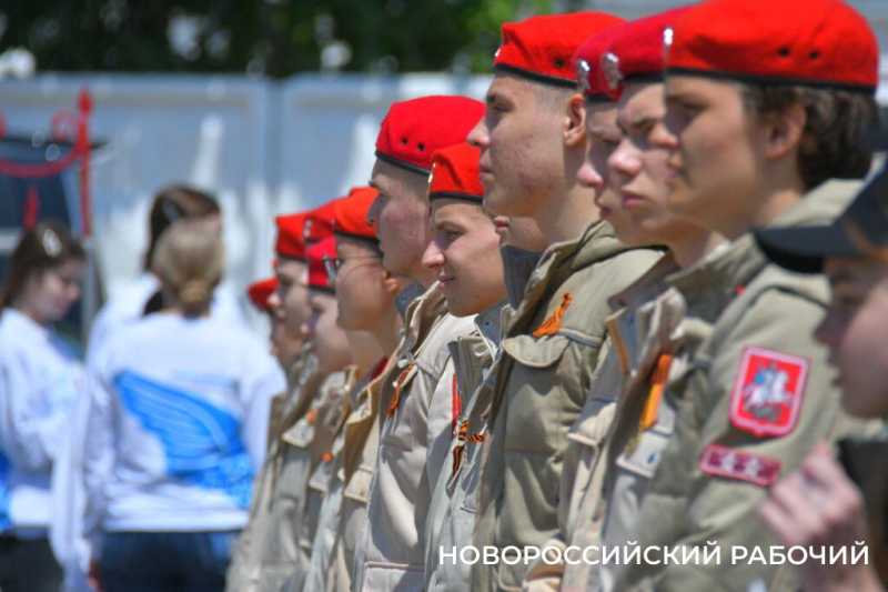 В Новороссийск привезли частицу Вечного огня, взятого у Кремлевской стены. Фоторепортаж «НР»