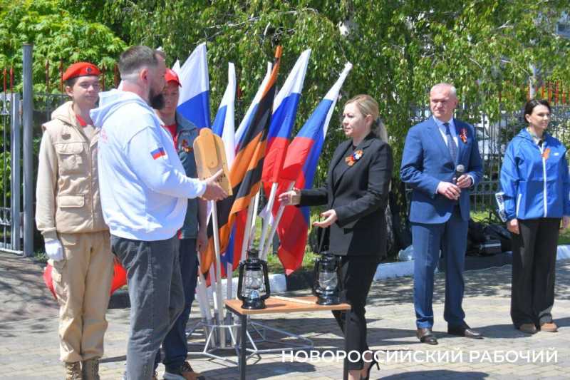 В Новороссийск привезли частицу Вечного огня, взятого у Кремлевской стены. Фоторепортаж «НР»