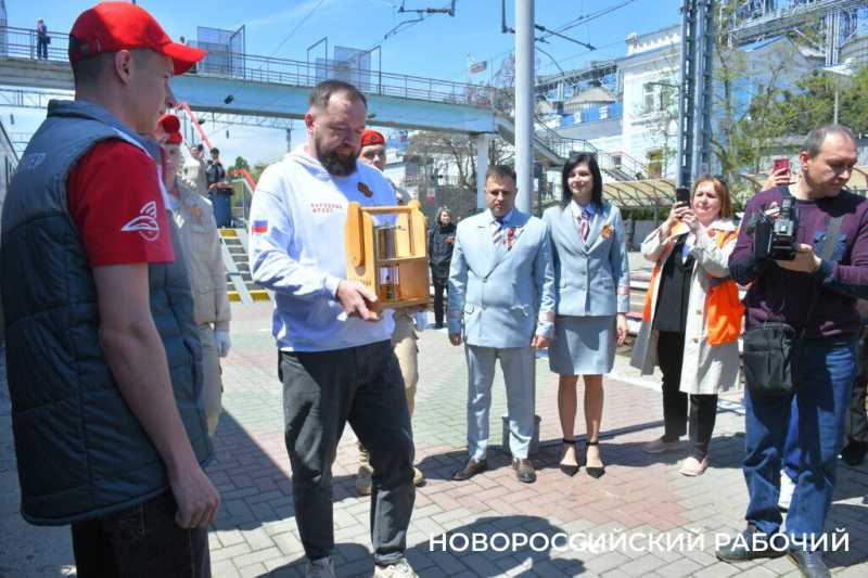 В Новороссийск привезли частицу Вечного огня, взятого у Кремлевской стены. Фоторепортаж «НР»