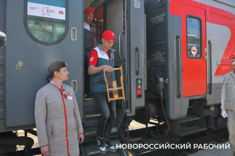 В Новороссийск привезли частицу Вечного огня, взятого у Кремлевской стены. Фоторепортаж «НР»