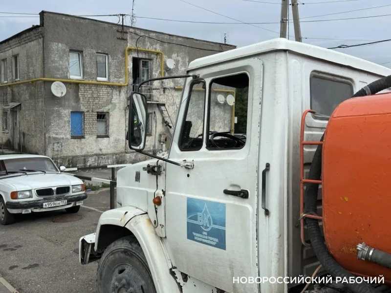 В Новороссийске из-за аварии на Троицком водопроводе подачу воды снизили на 40%
