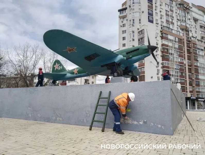 В Новороссийске наводят порядок у памятников к 9 мая