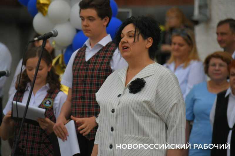 В Новороссийске отзвенел &laquo;Последний звонок&raquo;. Фоторепортаж &laquo;НР&raquo;