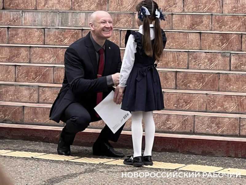 В Новороссийске отзвенел &laquo;Последний звонок&raquo;. Фоторепортаж &laquo;НР&raquo;