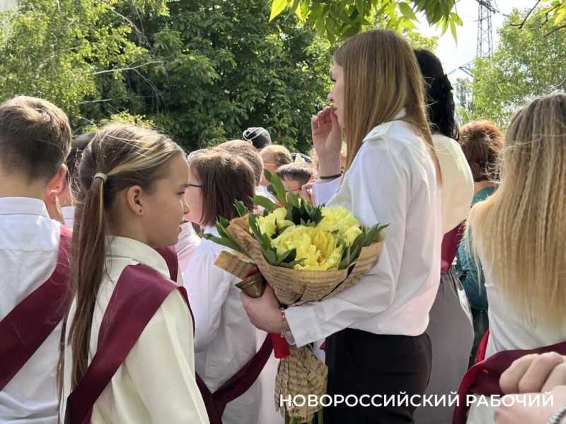 В Новороссийске отзвенел &laquo;Последний звонок&raquo;. Фоторепортаж &laquo;НР&raquo;