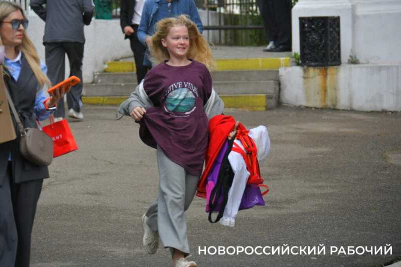 В Новороссийске отзвенел &laquo;Последний звонок&raquo;. Фоторепортаж &laquo;НР&raquo;