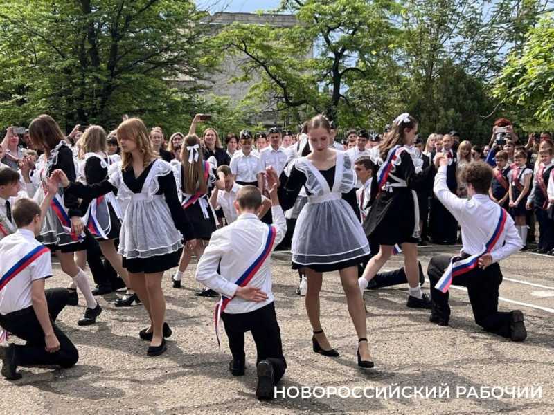 В Новороссийске отзвенел &laquo;Последний звонок&raquo;. Фоторепортаж &laquo;НР&raquo;