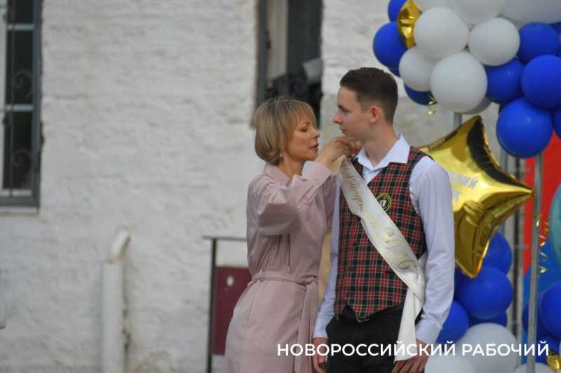 В Новороссийске отзвенел &laquo;Последний звонок&raquo;. Фоторепортаж &laquo;НР&raquo;
