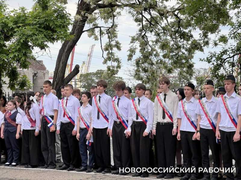 В Новороссийске отзвенел &laquo;Последний звонок&raquo;. Фоторепортаж &laquo;НР&raquo;