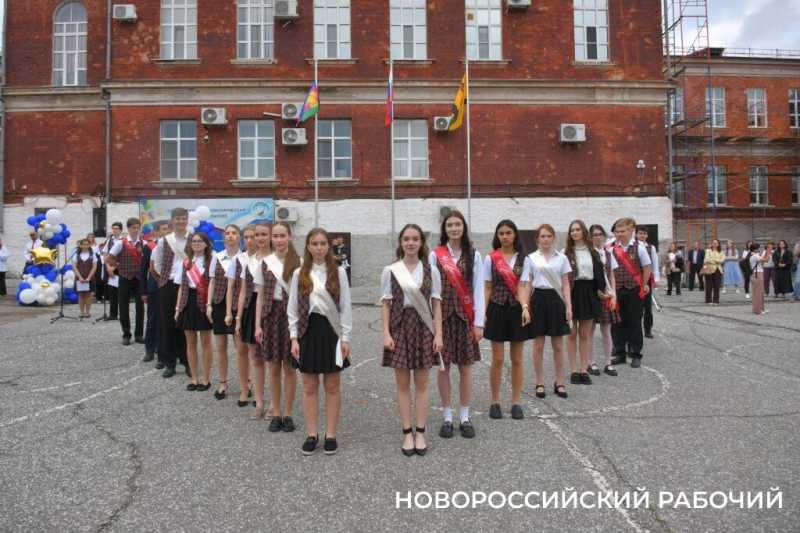В Новороссийске отзвенел &laquo;Последний звонок&raquo;. Фоторепортаж &laquo;НР&raquo;