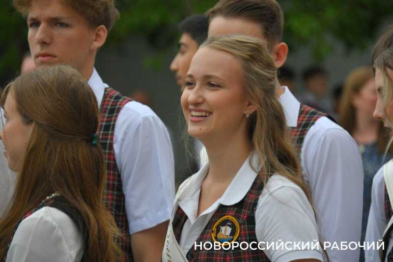 В Новороссийске отзвенел &laquo;Последний звонок&raquo;. Фоторепортаж &laquo;НР&raquo;
