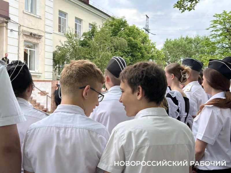 В Новороссийске отзвенел &laquo;Последний звонок&raquo;. Фоторепортаж &laquo;НР&raquo;