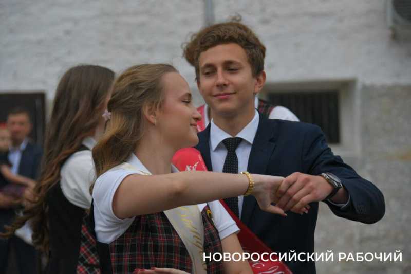 В Новороссийске отзвенел &laquo;Последний звонок&raquo;. Фоторепортаж &laquo;НР&raquo;
