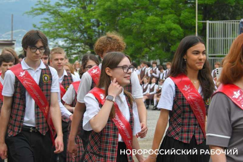 В Новороссийске отзвенел &laquo;Последний звонок&raquo;. Фоторепортаж &laquo;НР&raquo;