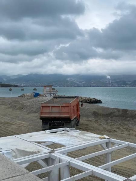 В Новороссийске приводят в порядок городские пляжи