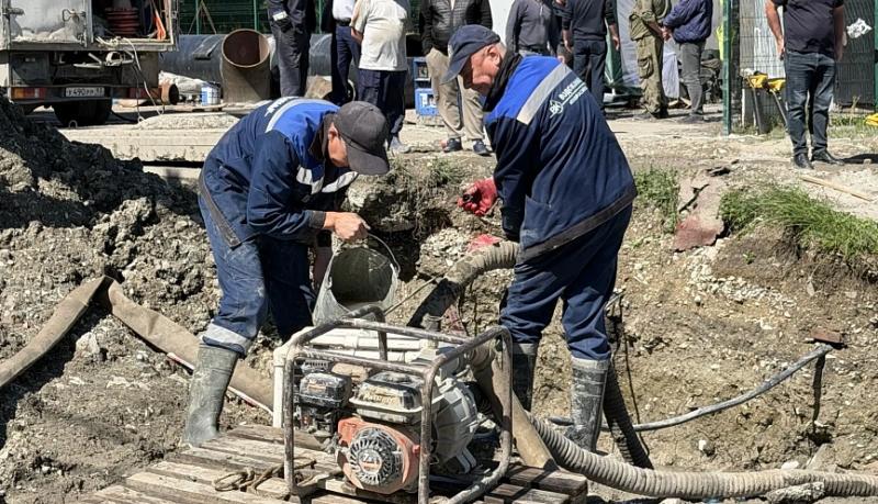 В Новороссийске продолжаются работы по восстановлению водоснабжения жителям Приморского и части Центрального районов