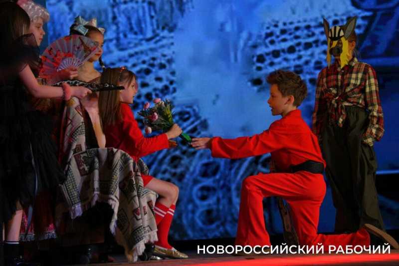 В Новороссийске школьные театры взращивают будущих звезд сцены