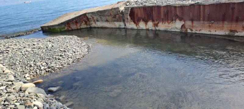 В Новороссийске жители следят за качеством воды, которая идет в море после очистных