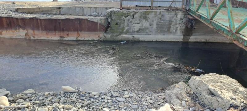 В Новороссийске жители следят за качеством воды, которая идет в море после очистных