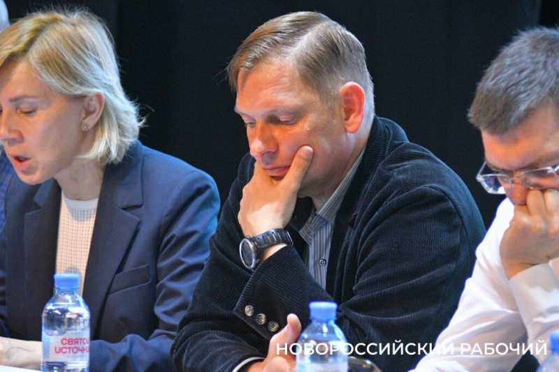 &laquo;Закрыть! И никаких дебатов!&raquo; &mdash; потребовали участники общественных слушаний по реконструкции мусорного полигона Новороссийска