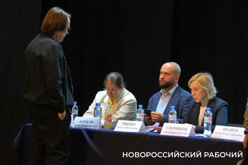 &laquo;Закрыть! И никаких дебатов!&raquo; &mdash; потребовали участники общественных слушаний по реконструкции мусорного полигона Новороссийска