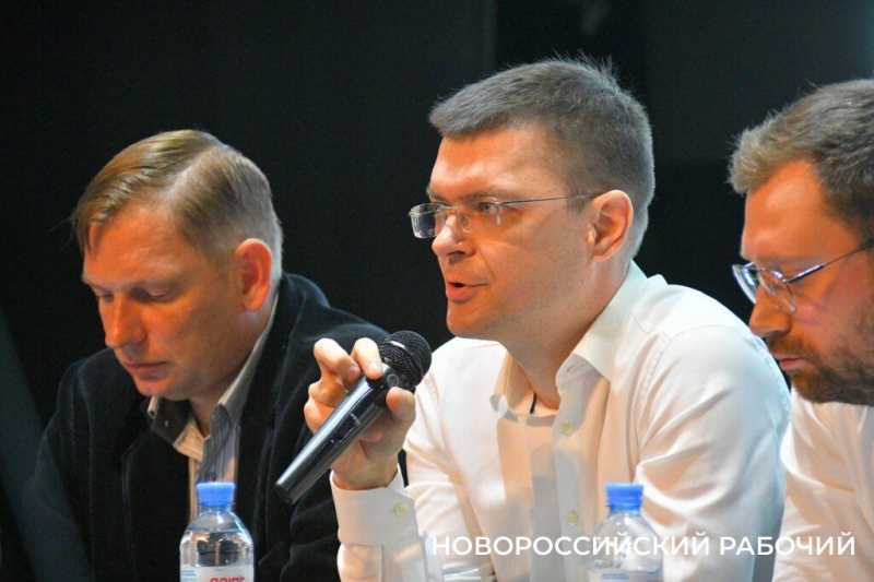 &laquo;Закрыть! И никаких дебатов!&raquo; &mdash; потребовали участники общественных слушаний по реконструкции мусорного полигона Новороссийска