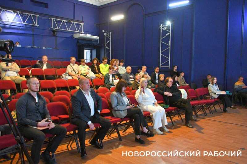 &laquo;Закрыть! И никаких дебатов!&raquo; &mdash; потребовали участники общественных слушаний по реконструкции мусорного полигона Новороссийска