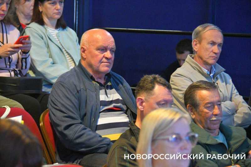 &laquo;Закрыть! И никаких дебатов!&raquo; &mdash; потребовали участники общественных слушаний по реконструкции мусорного полигона Новороссийска