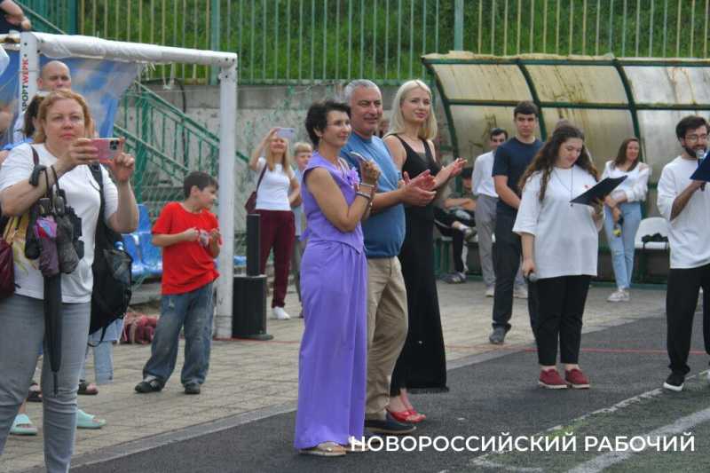 120 килограммов плова приготовили в Новороссийске на празднике в честь Дня России