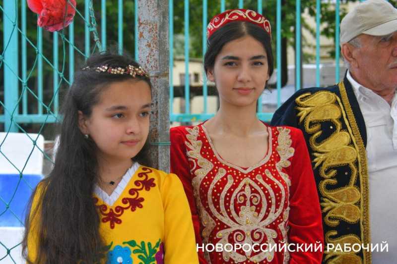 120 килограммов плова приготовили в Новороссийске на празднике в честь Дня России
