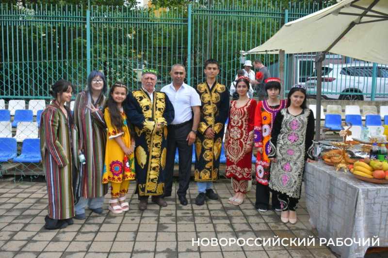 120 килограммов плова приготовили в Новороссийске на празднике в честь Дня России