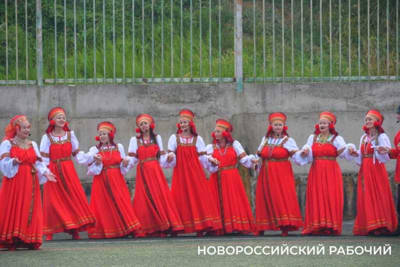 120 килограммов плова приготовили в Новороссийске на празднике в честь Дня России