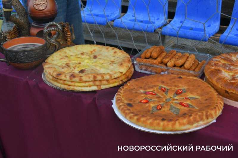 120 килограммов плова приготовили в Новороссийске на празднике в честь Дня России