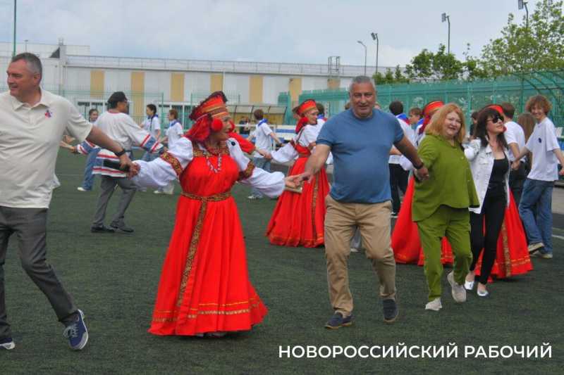 120 килограммов плова приготовили в Новороссийске на празднике в честь Дня России