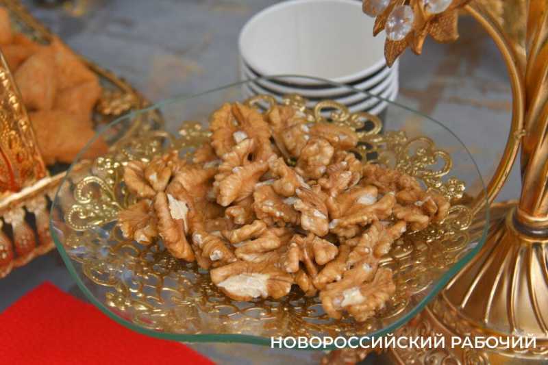 120 килограммов плова приготовили в Новороссийске на празднике в честь Дня России