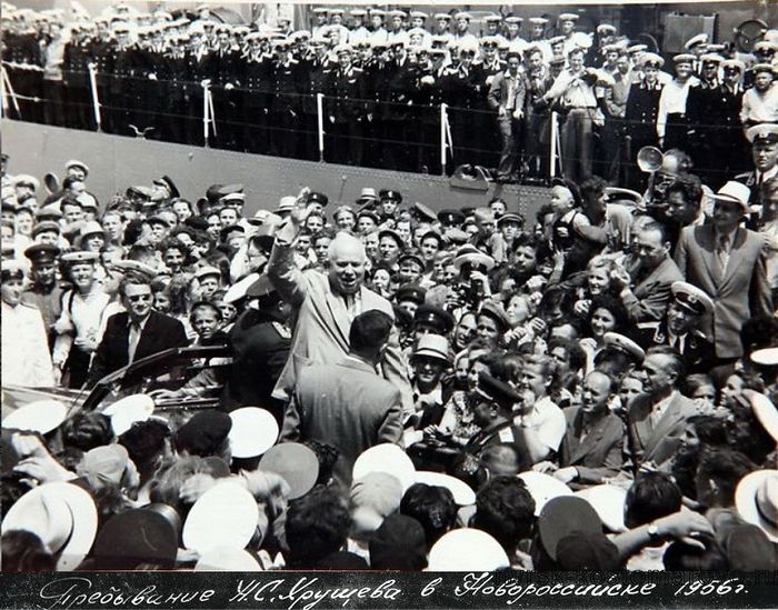 13 июня 1956 года в Новороссийске Никита Хрущёв и Анастас Микоян встречались с лидером Югославии Иосипом Броз Тито