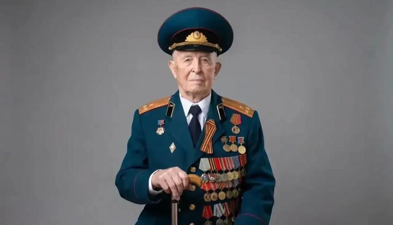 Андрей Кравченко поздравил с вековым юбилеем участника Великой Отечественной войны, почетного гражданина города-героя Новороссийска Григория Ивановича Серова