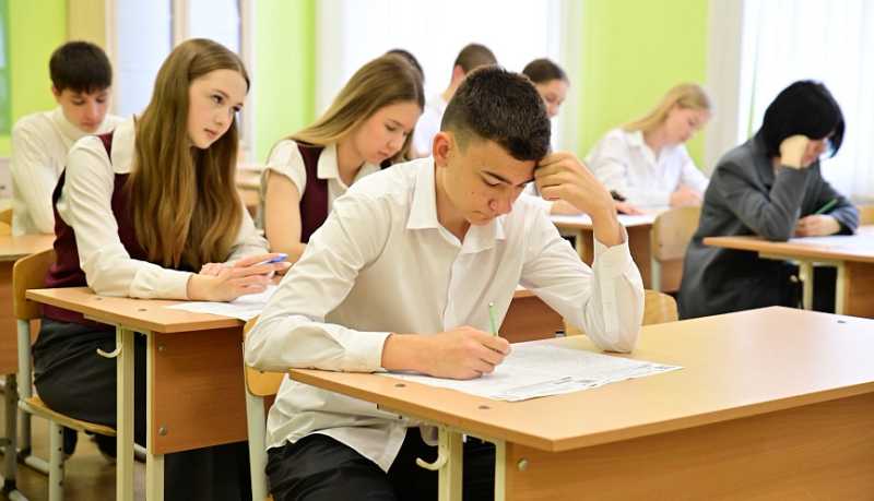 Андрей Кравченко пожелал новороссийским выпускникам 11-х классов удачи на Едином государственном экзамене