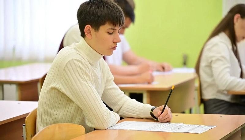 Андрей Кравченко пожелал удачи выпускникам, сдающим сегодня ЕГЭ по информатике и устную часть экзамена по иностранным языкам