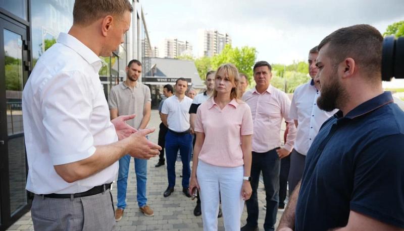 Андрей Кравченко провел обход парка им. М.В. Фрунзе и дал три месяца на исправление выявленных недочетов